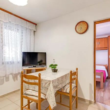 Front In With Wifi Apartmán Kornić