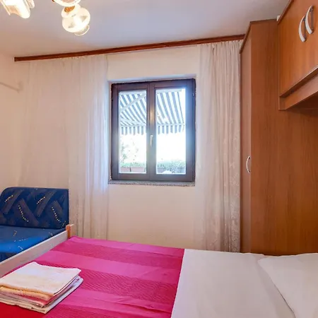 Front In With Wifi Apartamento Kornić
